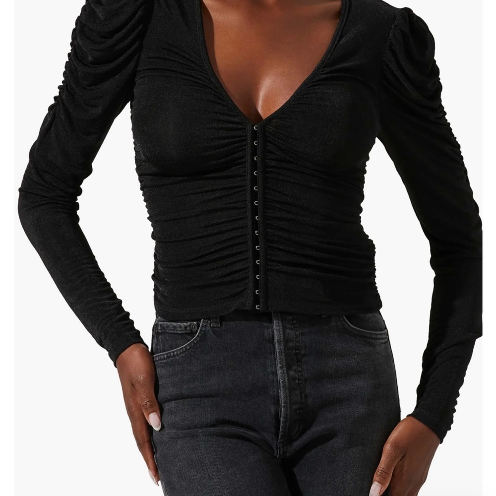 ASTR The Label - Black Ruched Long Sleeve Top